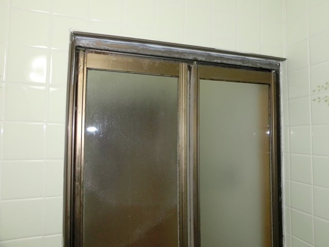 浴室中折れドア取替工事　施工前　名古屋市中村区